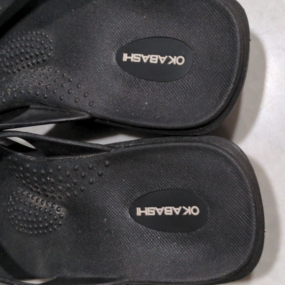 OKABASHI BLACK RUBBER FLIP FLOPS - Picture 6 of 9